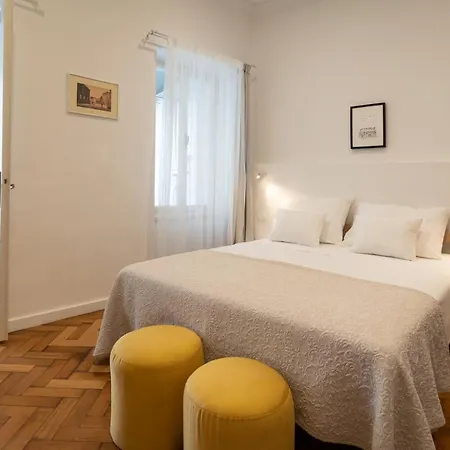 Mimi Carera & Lejlighed *